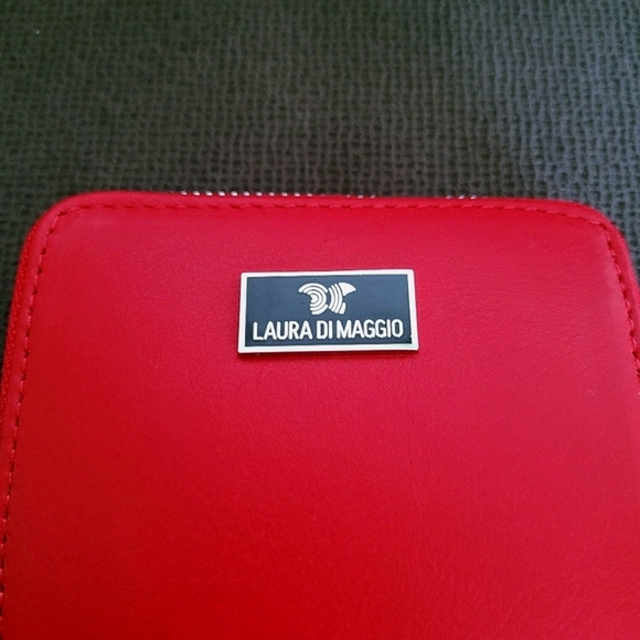 Laura Di Maggio Red❤ Zip Around Card💳 Case - NWT - Picture 15 of 16